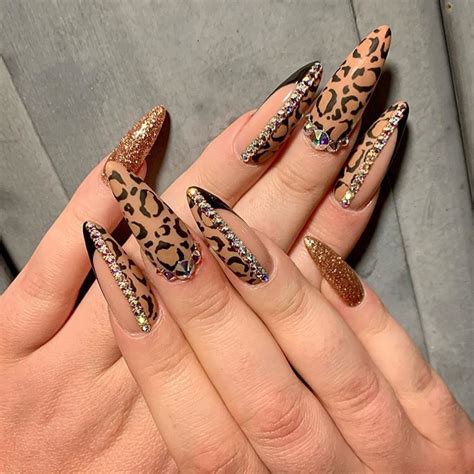 leopard print nails black - nail design on leopard print.